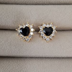 Black onyx Hearts stud earrings